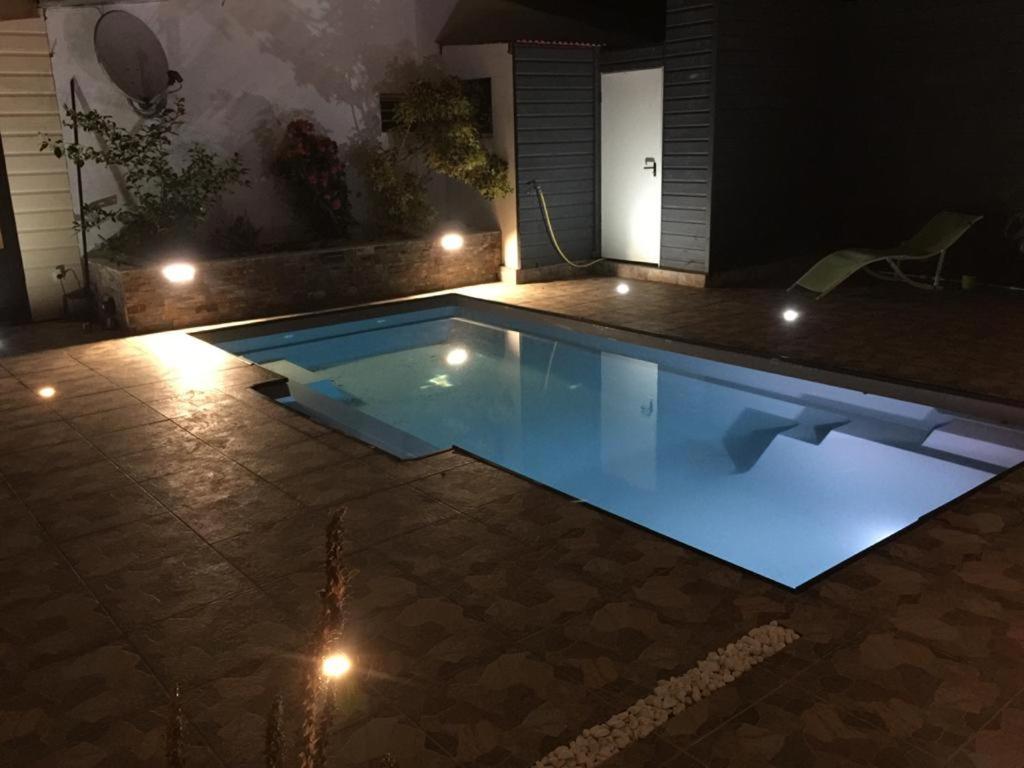 Nicole Residence Avec Piscine Chauffee & Jacuzzi Saint-André Kültér fotó