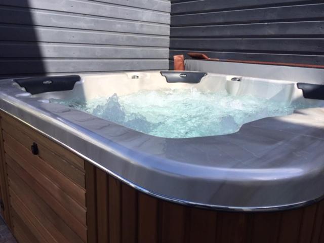 Nicole Residence Avec Piscine Chauffee & Jacuzzi Saint-André Kültér fotó