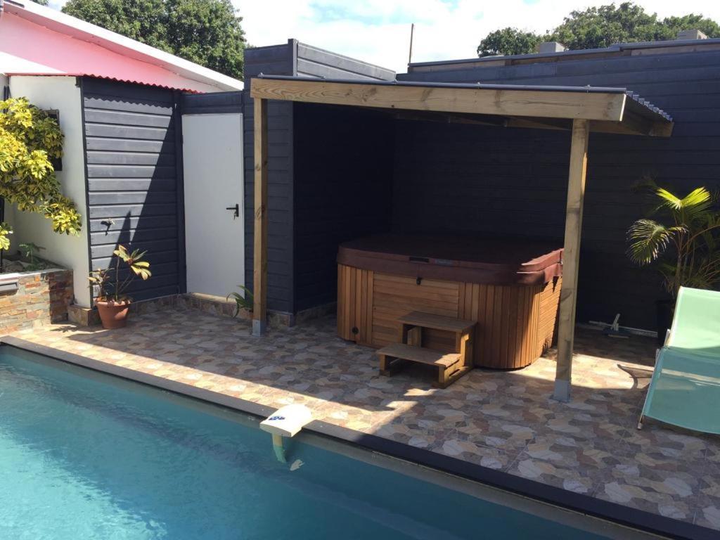 Nicole Residence Avec Piscine Chauffee & Jacuzzi Saint-André Kültér fotó
